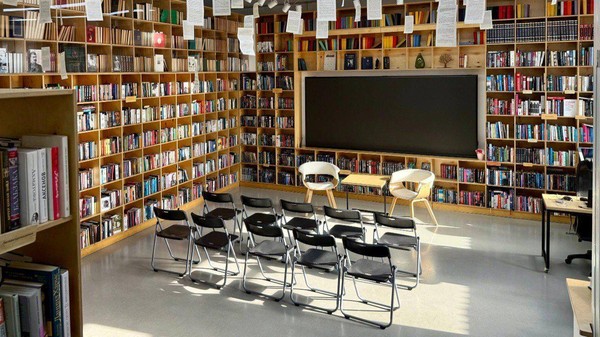 Презентация сборника «Юла»