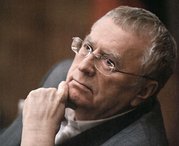 Фотовыставка на тросовой системе «Историк, политик, провидец»