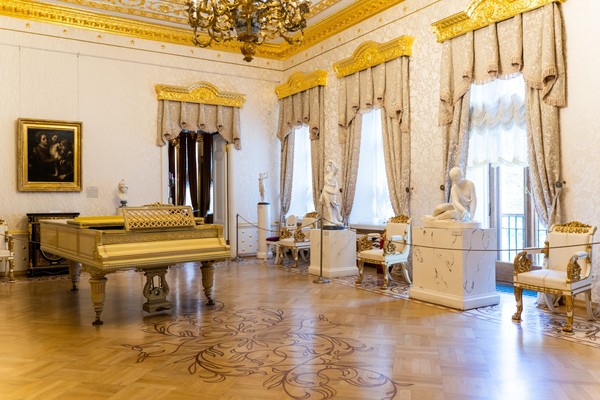 Экспозиция «Анфилада парадных залов»