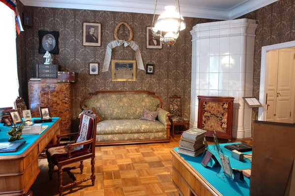 Экспозиция Музея-квартиры Н. А. Римского-Корсакова