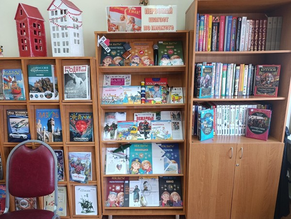 Первомай шагает по планете