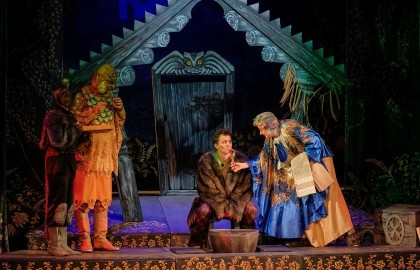 Как Баба-Яга сына женила