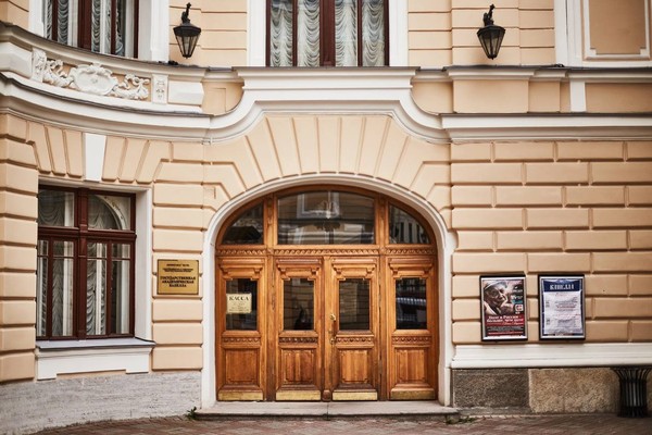 И смех, и слёзы, и любовь…