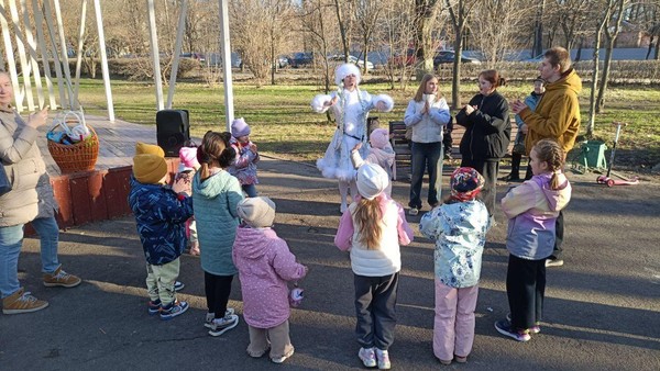 Игровая программа для детей «Глазки, как льдинки, а в сердце тепло»