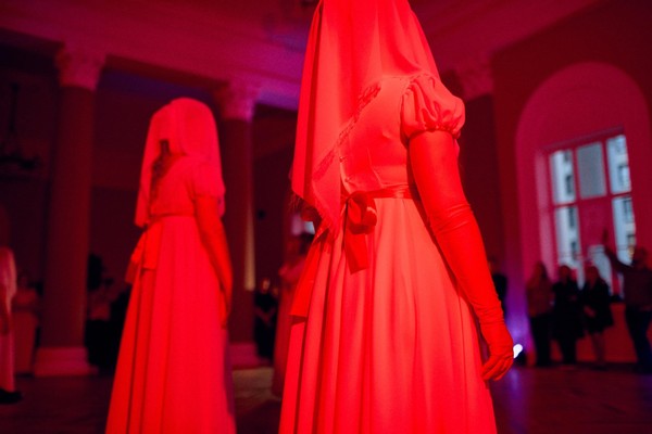 Иммерсивный спектакль «Зазеркалье»