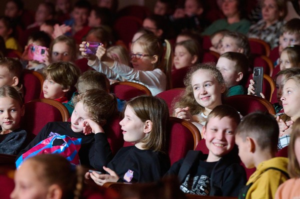 Музыкальный спектакль «Домвверхтормашками»