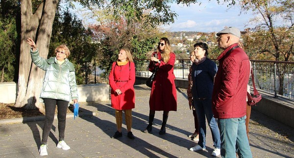 Литературное путешествие «Площадь Ушакова»