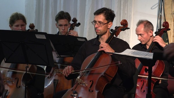 Оркестр Павла Опаровского. Апрельский снег — легко и невзначай