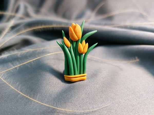 Мастер-класс по лепке из полимерной глины Брошь «Весна пришла»