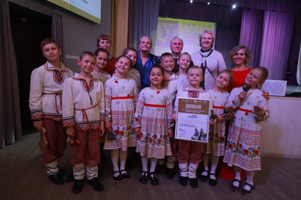 «Ложки, песни, чудеса!»