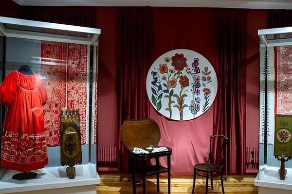 Экскурсия «Живопись иглой»