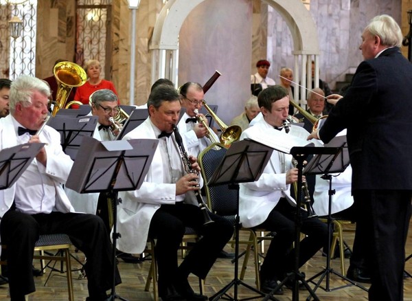 Программа «Духовой оркестр приглашает танцевать»