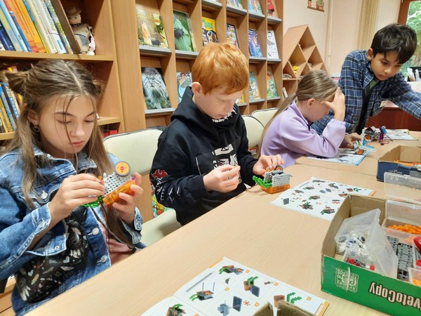 Занятие по конструированию в «Робошколе»