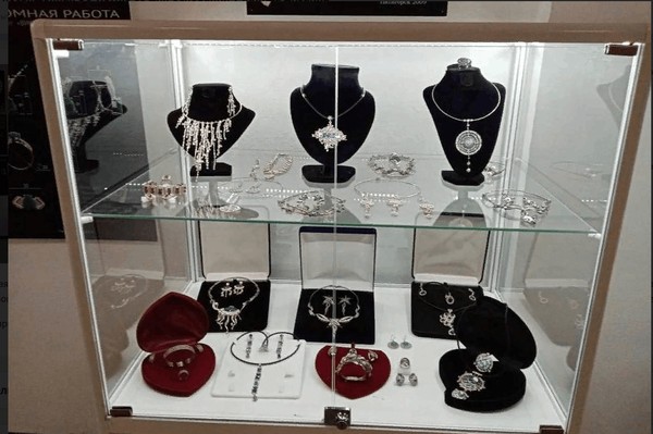 Выставка творческих работ студентов отделения «Богатства народного искусства»