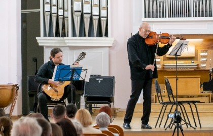 Под сияющим солнцем