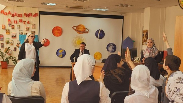 Познавательная беседа «Космос поразительный и загадочный»