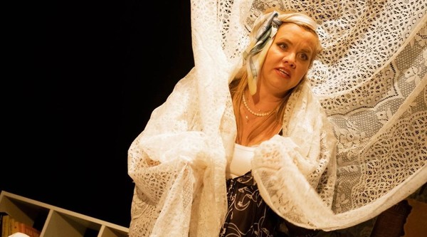 Не включай блондинку