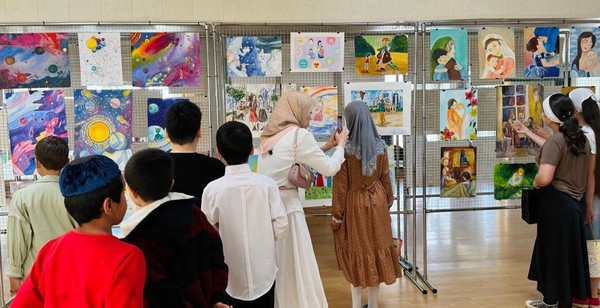 Выставка детского рисунка «Звездный космос»