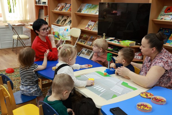 Занятие в клубе «Маленький читайка» «Про девочку, которая плохо кушала»