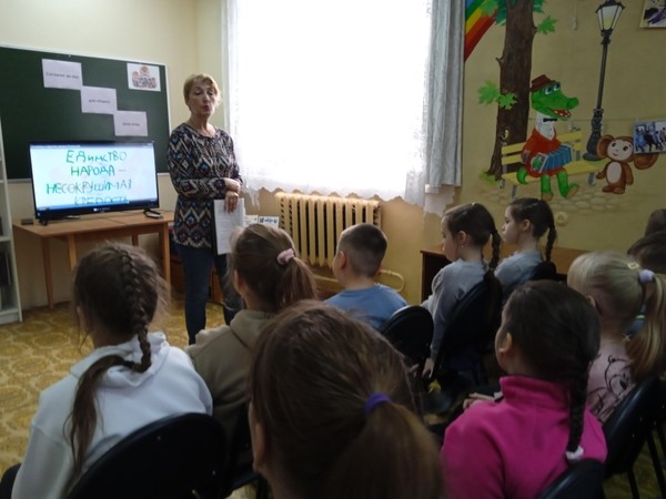 Познавательно-игровая программа «Дружат дети всей страны»