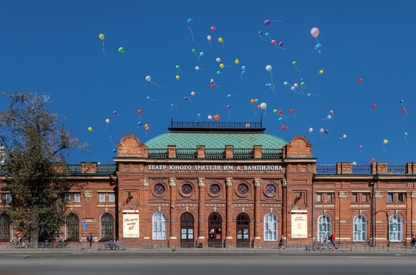 «Путешествие в закулисье»