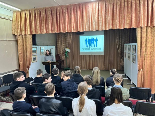 Тематический час «Жизнь прекрасна без наркотиков»