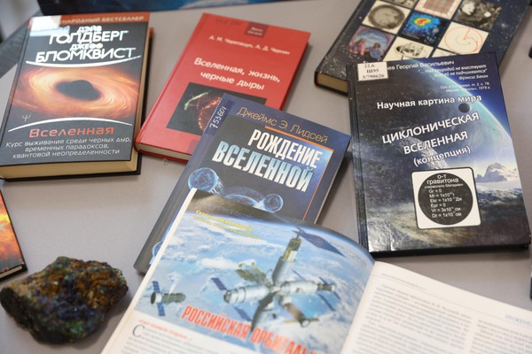 Выставка-панорама «Знакомая незнакомая Вселенная»