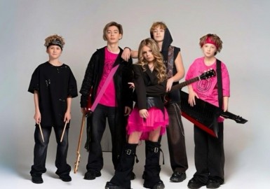 Адель Star и группа «Нейросеть Group»