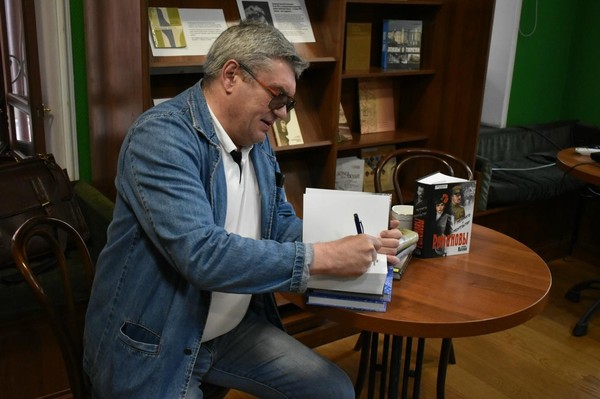 «Как и почему прозаики пишут стихи»