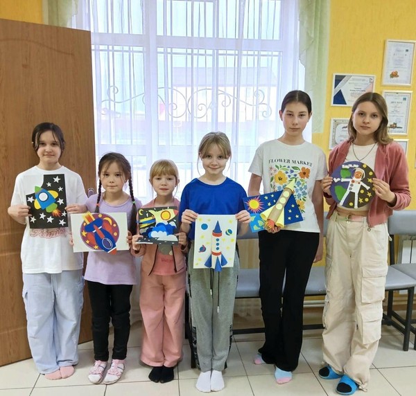 Выставка работ воспитанников «Загадочный мир космоса», посвященная Дню космонавтики