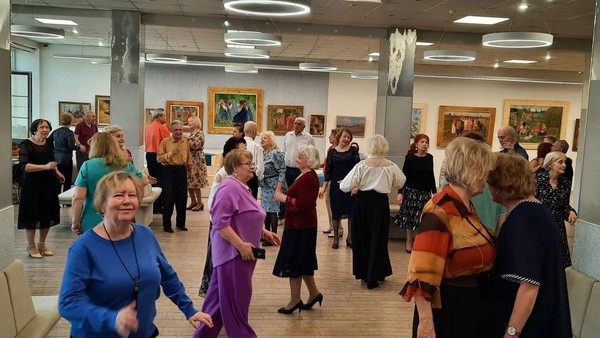 Танцевальный вечер отдыха «Пусть звёзды опять нам назначат свидание…»