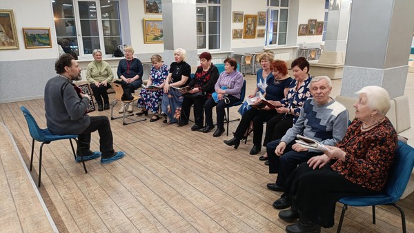 Исполнение песен под гармонь «Земля в иллюминаторе»