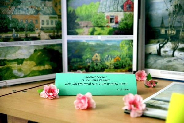 В библиотеке Астраханского колледжа культуры и искусств работает Интерактивная выставка «Поэтические горизонты»