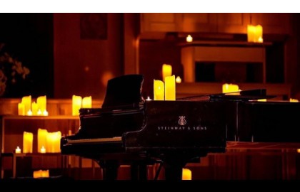 Ханг и рояль при свечах