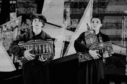 Осталась одна Таня