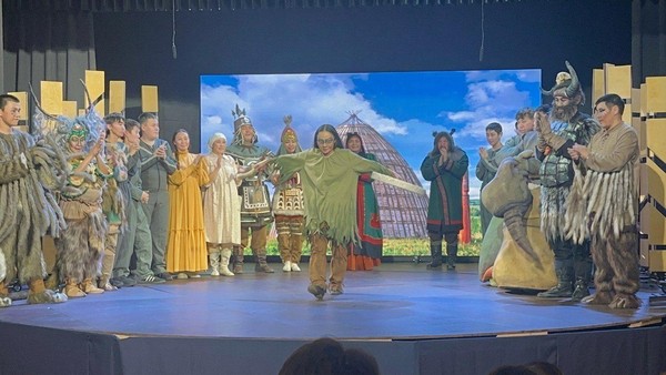 Спектакль «Дэбириэлдьин Бэргэн»