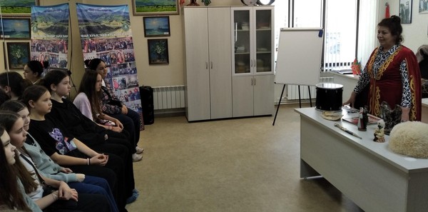 Экскурсия по комнатам национальных общин