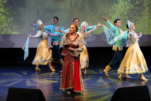 Людмила Николаева и ансамбль «Русская душа»