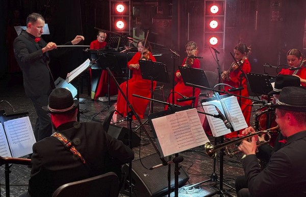 Концерт советской песни с участием оркестра «ВИВА»