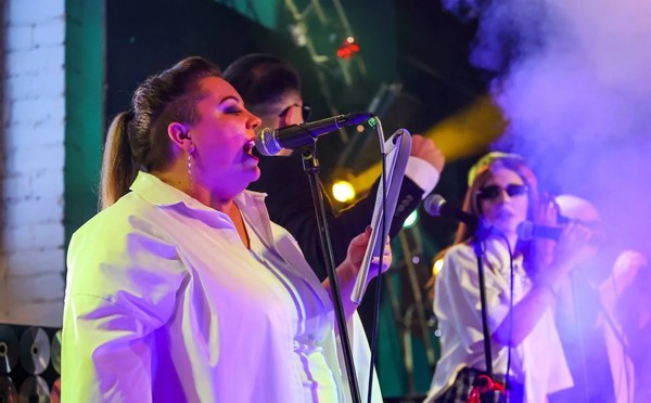 Хит хор: поём сотнями голосов