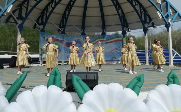 Концертная программа «Волшебные мгновения весны» посвящённая дню весны и труда