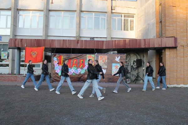 Праздничный концерт «Встречай! Первомай!»