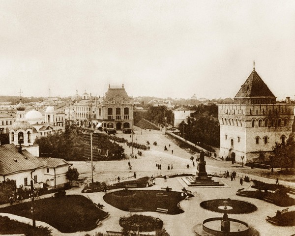 Арт-медиация к выставке «Нижний в объективе: история в фотографиях»