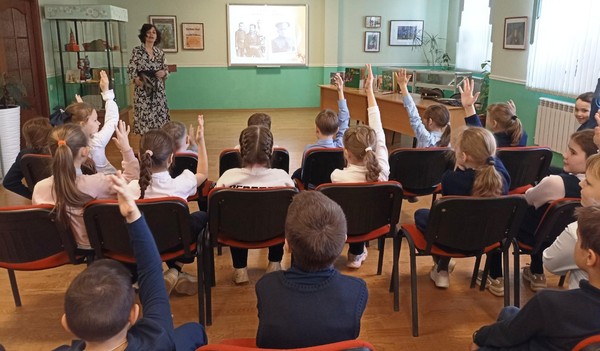 «Шли мальчишки не за славой…»