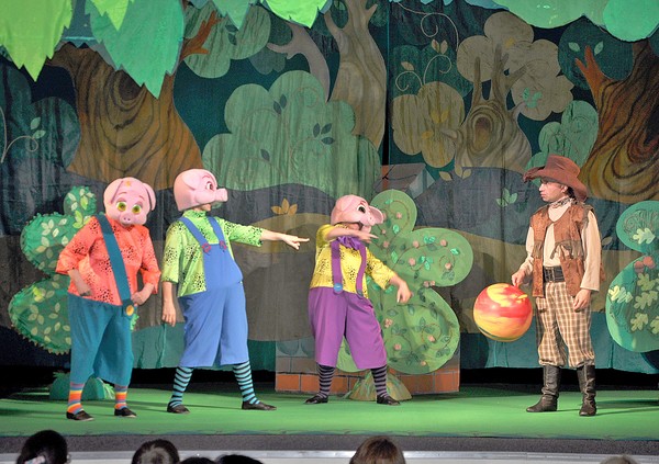 Спектакль «Три поросенка»