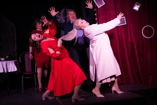 Девичник на кладбище, или Иллюзия вечности