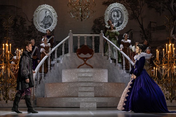 Собака на сене