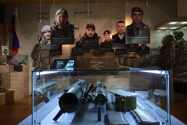 Экскурсия по выставке «Свои»