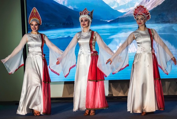 Театрализованное шоу «Весенний дивертисмент»