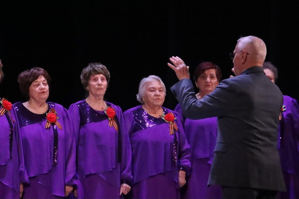 Участие хора «Красная гвоздика» в фестивале хоров «Нам дороги эти позабыть нельзя»